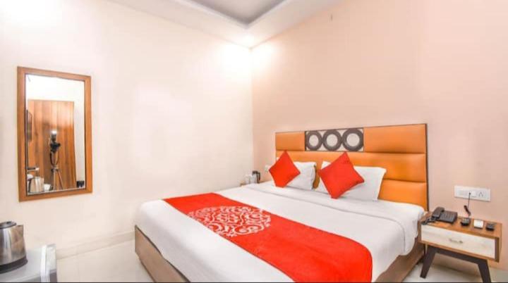 Hotel Roma Deluxe - New Delhi Railway Station エクステリア 写真